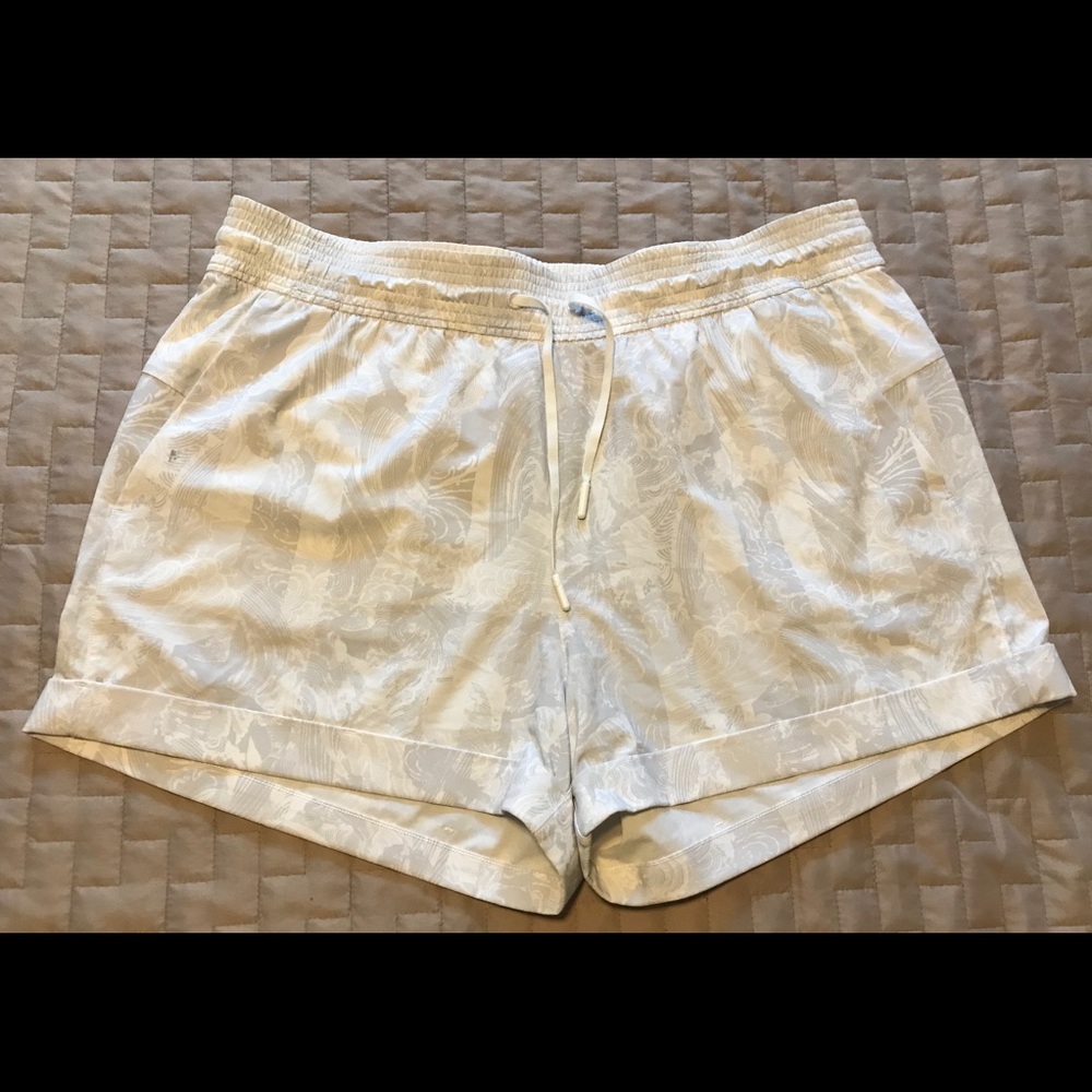 Lululemon Spring Breakaway Shorts 12 White See Pic